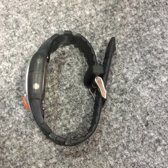 Structure brand surf gear watch needs battery - Picture 6 of 7